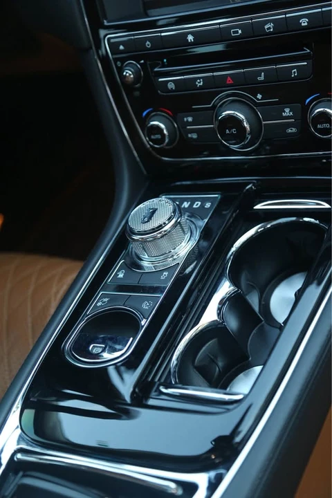 2017 Jaguar X351 XJ - Image 16 of 19