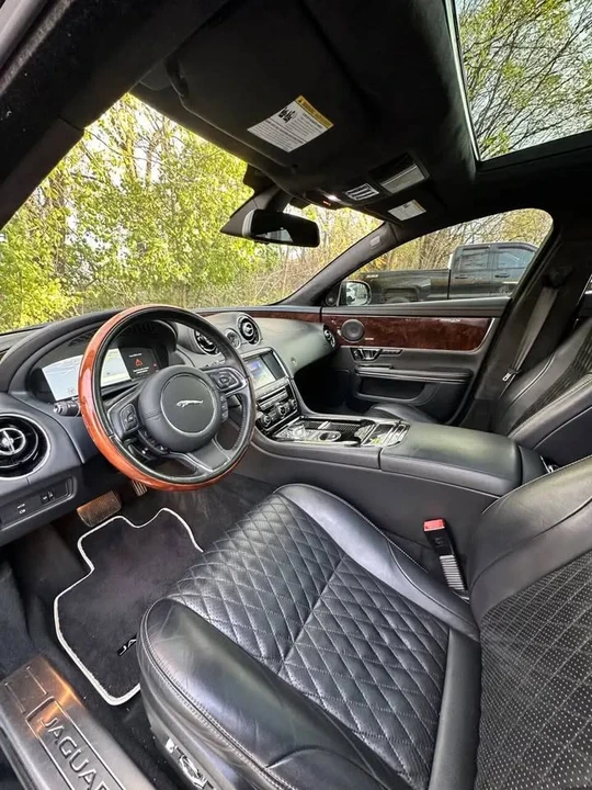 2017 Jaguar X351 XJ - Image 4 of 16