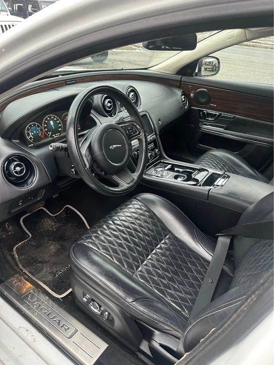 2017 Jaguar X351 XJ - Image 4 of 10