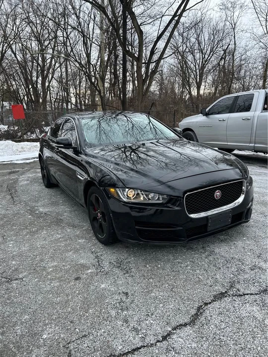 2017 Jaguar XE - Image 2 of 8