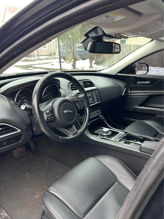 2017 Jaguar XE - Image 3 of 8