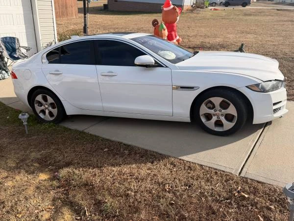 2017 Jaguar XE - Image 2 of 2