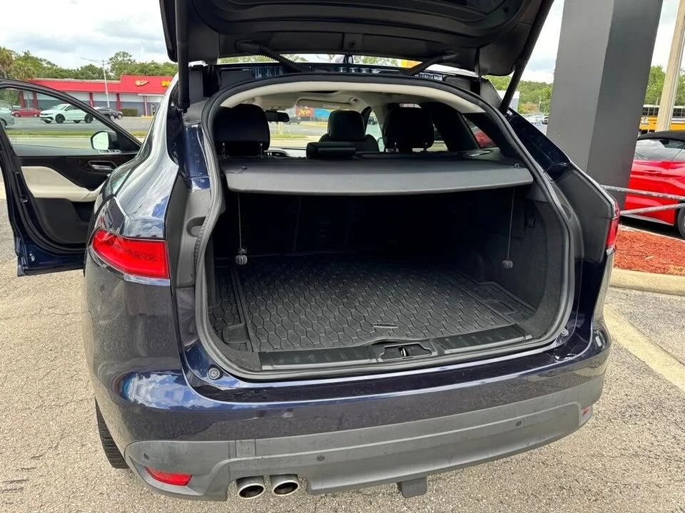 2017 Jaguar F-Pace - Image 10 of 14