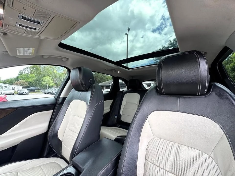 2017 Jaguar F-Pace - Image 9 of 14