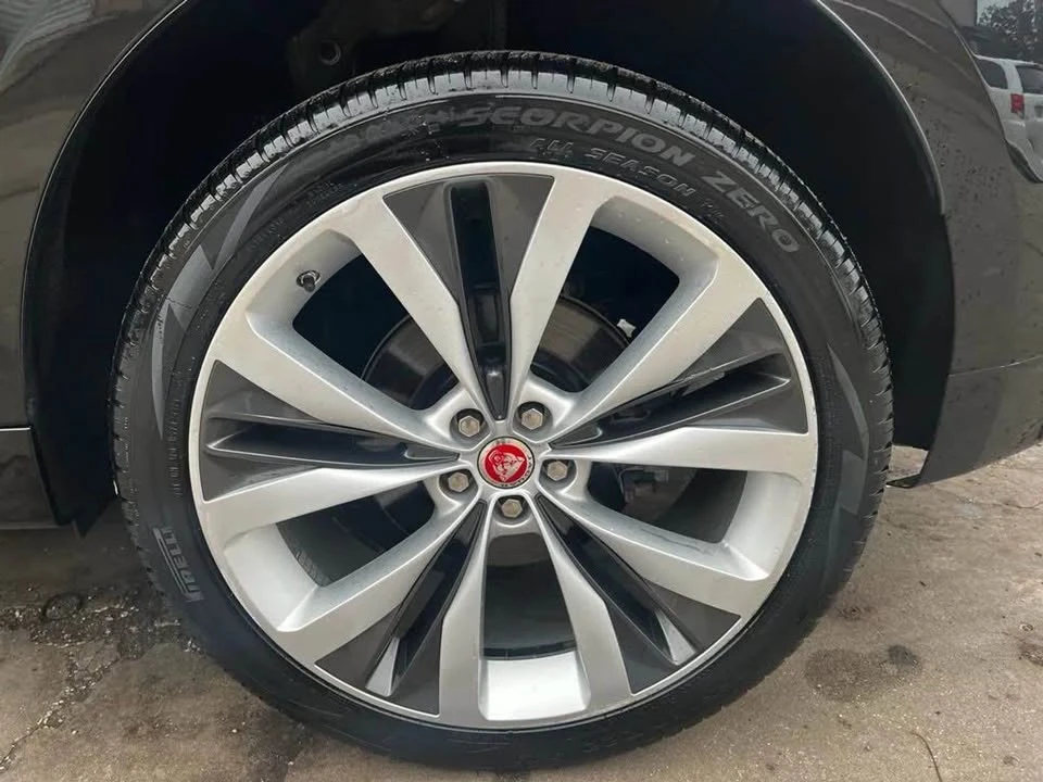 2017 Jaguar F-Pace - Image 5 of 9