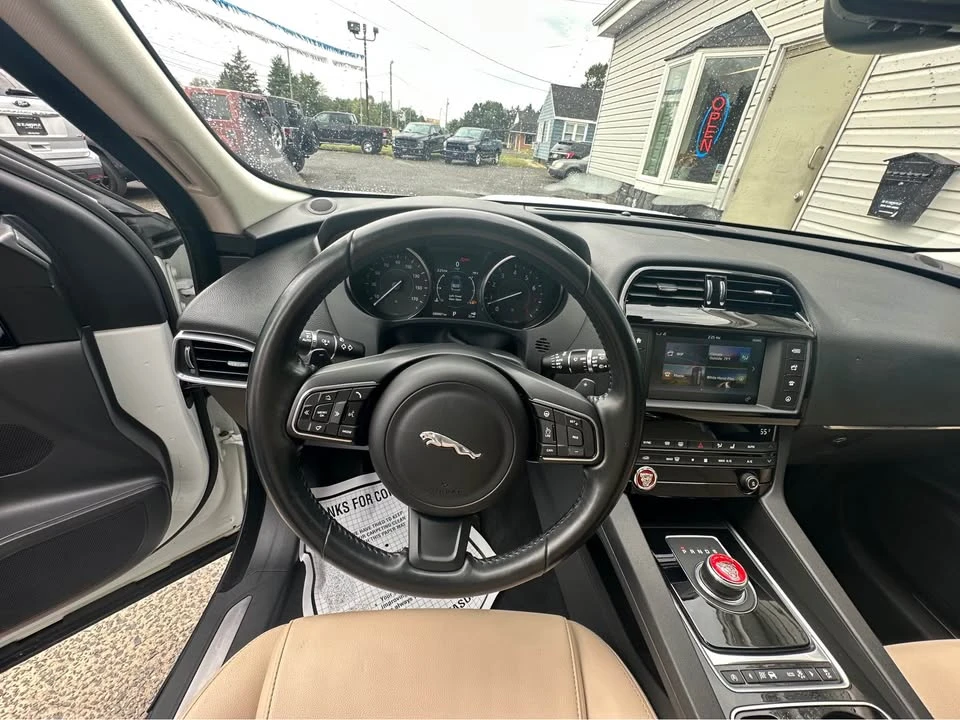 2017 Jaguar F-Pace - Image 11 of 13