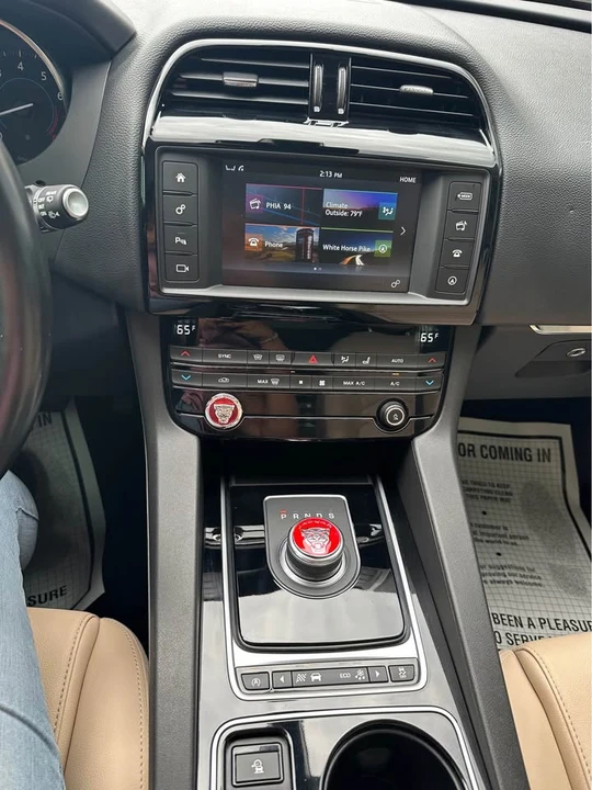2017 Jaguar F-Pace - Image 10 of 13