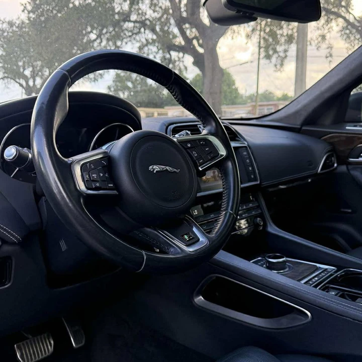 2017 Jaguar F-Pace - Image 15 of 19