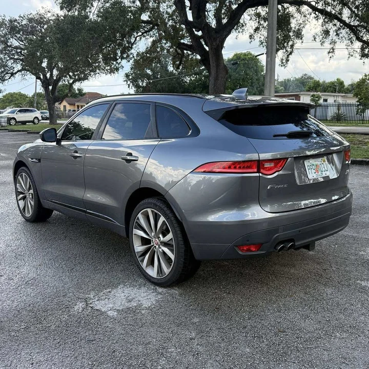 2017 Jaguar F-Pace - Image 3 of 19