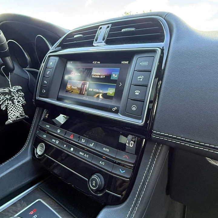 2017 Jaguar F-Pace - Image 8 of 19