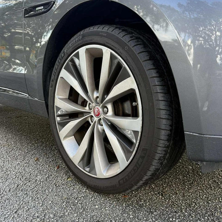 2017 Jaguar F-Pace - Image 9 of 19