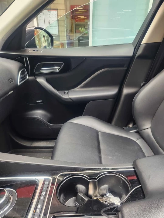2017 Jaguar F-Pace - Image 6 of 9