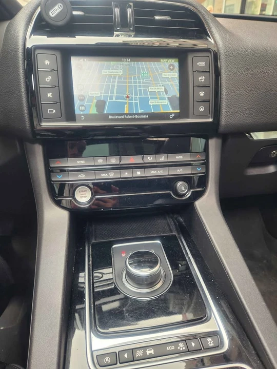 2017 Jaguar F-Pace - Image 7 of 9