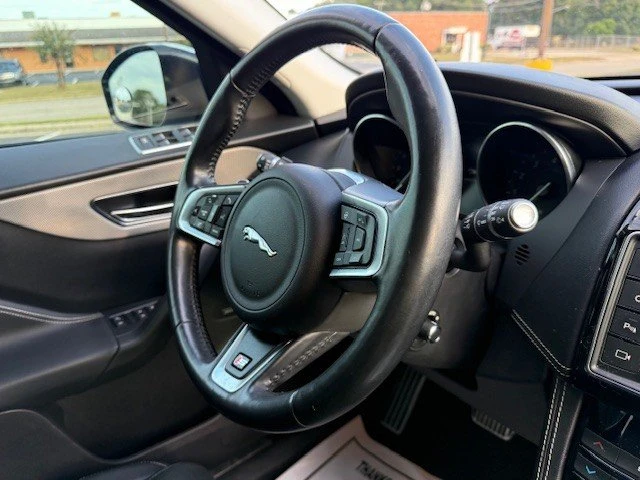 2017 Jaguar F-Pace - Image 9 of 20