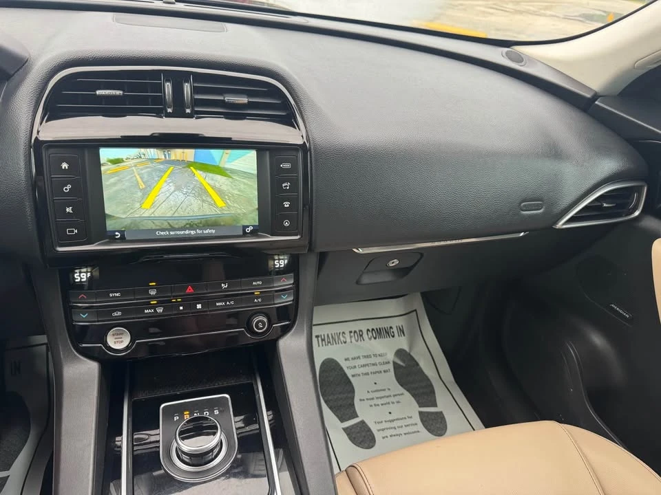2017 Jaguar F-Pace - Image 5 of 15