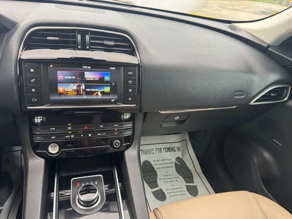 2017 Jaguar F-Pace - Image 6 of 15