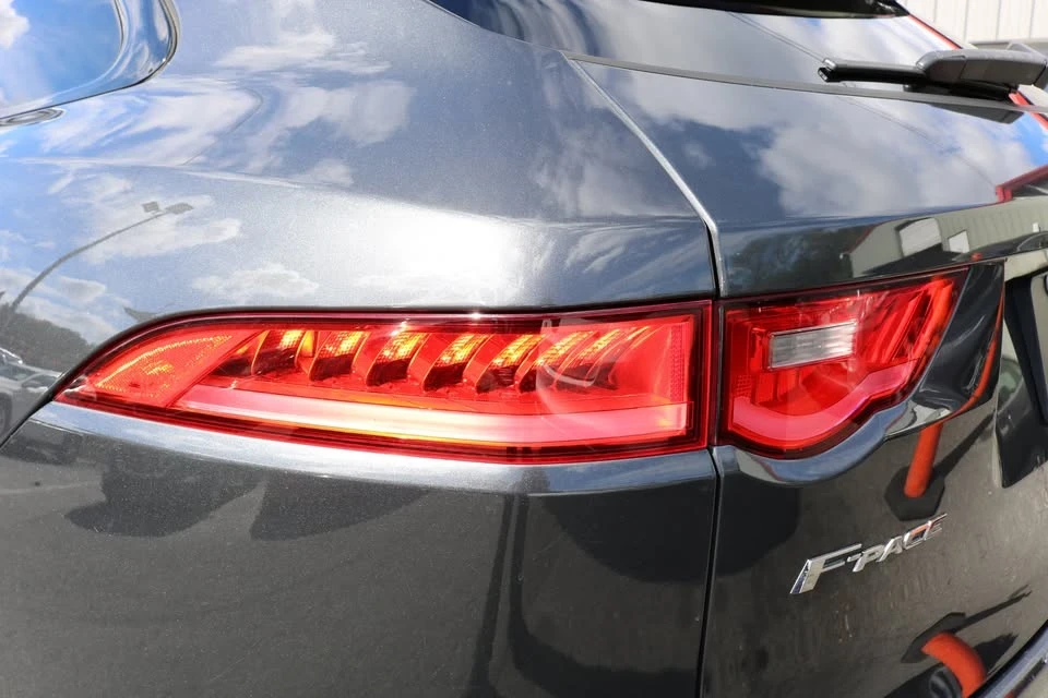2017 Jaguar F-Pace - Image 10 of 20