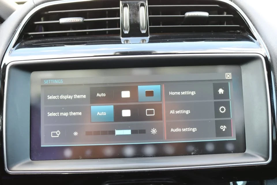 2017 Jaguar F-Pace - Image 19 of 20