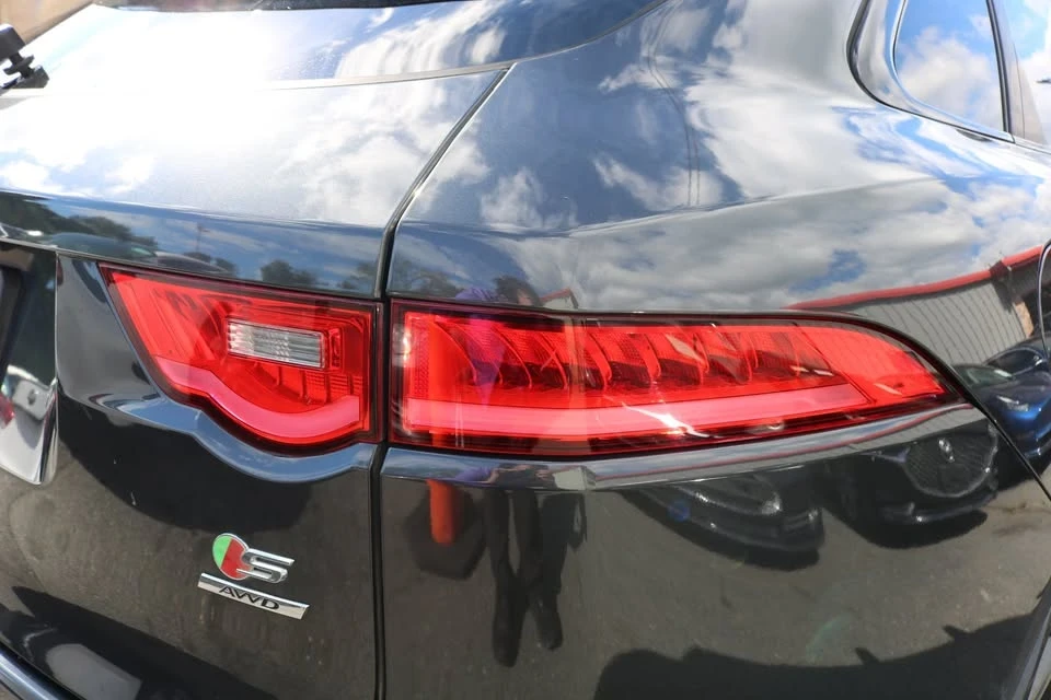 2017 Jaguar F-Pace - Image 9 of 20