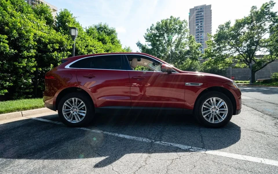 2017 Jaguar F-Pace - Image 2 of 3