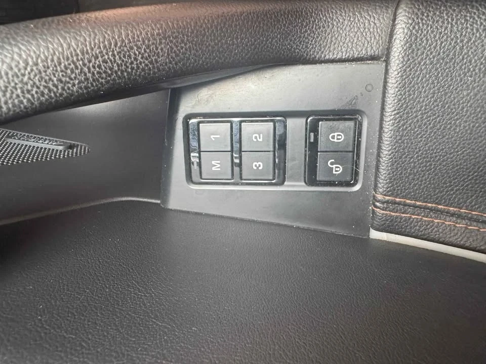 2017 Jaguar F-Pace - Image 15 of 16