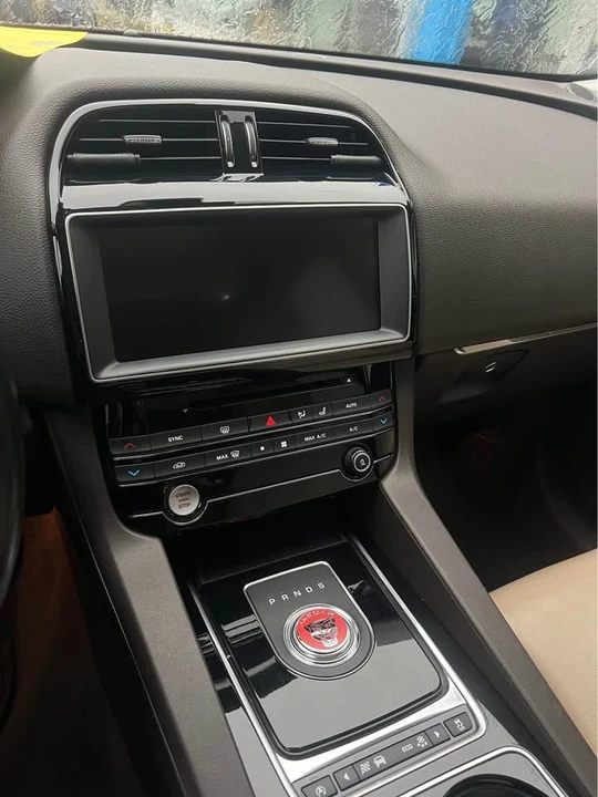 2017 Jaguar F-Pace - Image 6 of 10