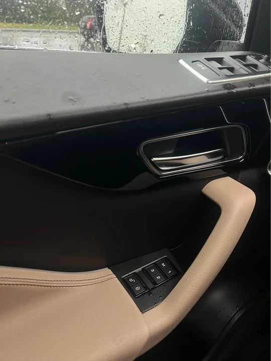 2017 Jaguar F-Pace - Image 7 of 10