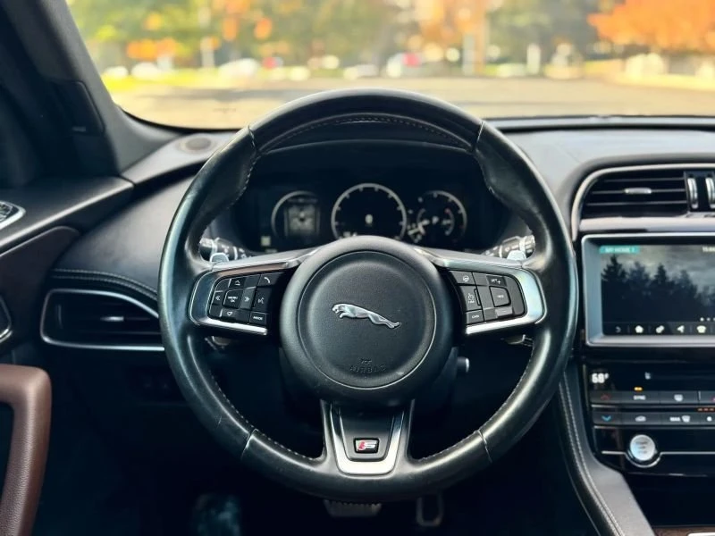 2017 Jaguar F-Pace - Image 5 of 19