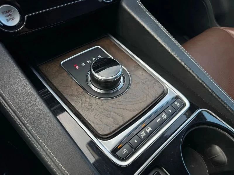 2017 Jaguar F-Pace - Image 8 of 19