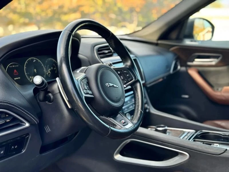 2017 Jaguar F-Pace - Image 4 of 19