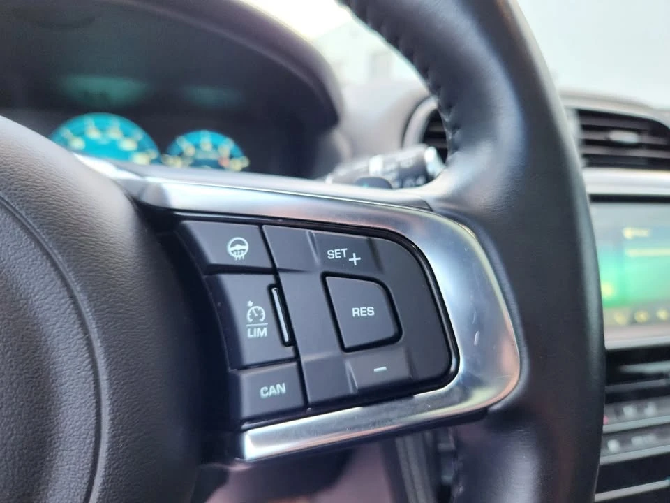 2017 Jaguar F-Pace - Image 10 of 20