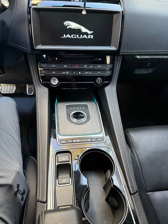 2017 Jaguar F-Pace - Image 17 of 20