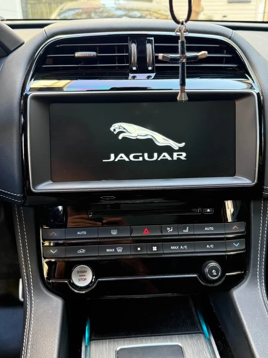 2017 Jaguar F-Pace - Image 18 of 20