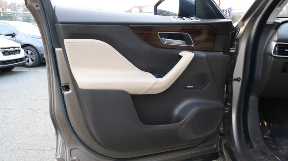 2017 Jaguar F-Pace - Image 11 of 20