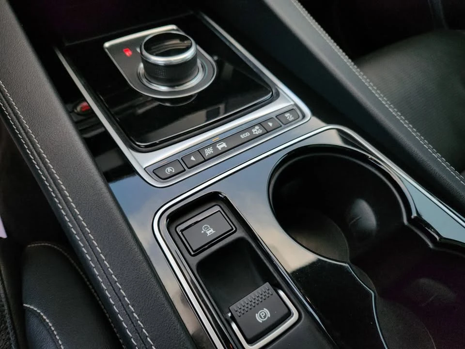 2017 Jaguar F-Pace - Image 14 of 20