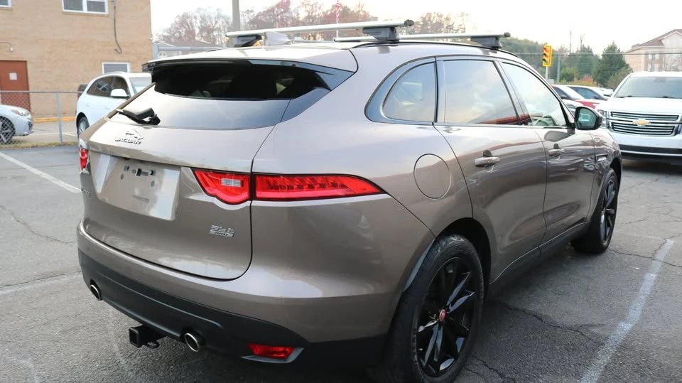 2017 Jaguar F-Pace - Image 9 of 20