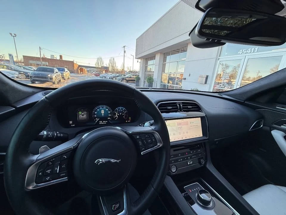 2017 Jaguar F-Pace - Image 15 of 19
