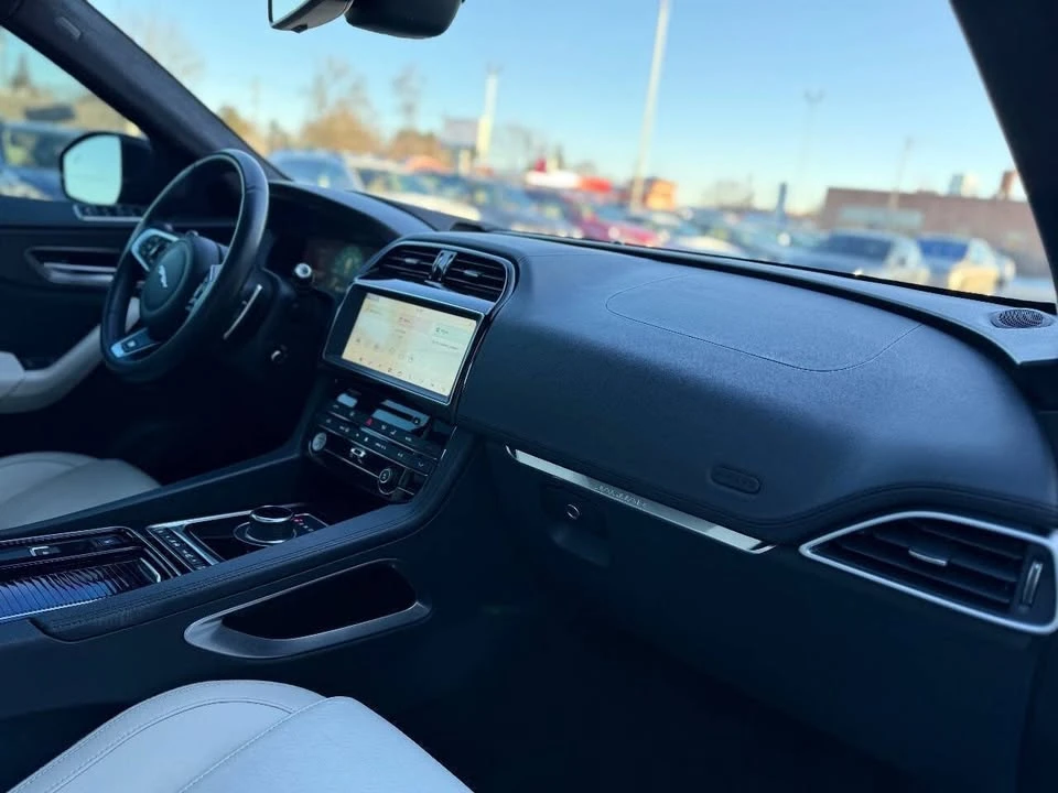2017 Jaguar F-Pace - Image 14 of 19