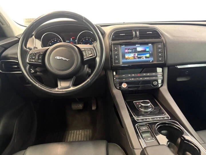 2017 Jaguar F-Pace - Image 8 of 16