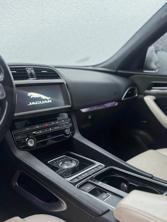 2017 Jaguar F-Pace - Image 4 of 13