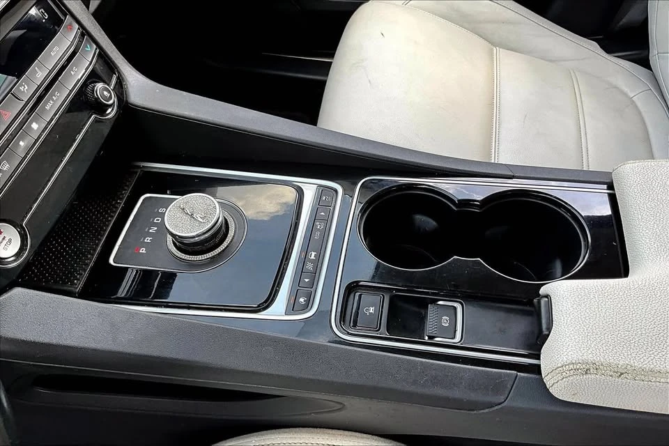 2017 Jaguar F-Pace - Image 17 of 20