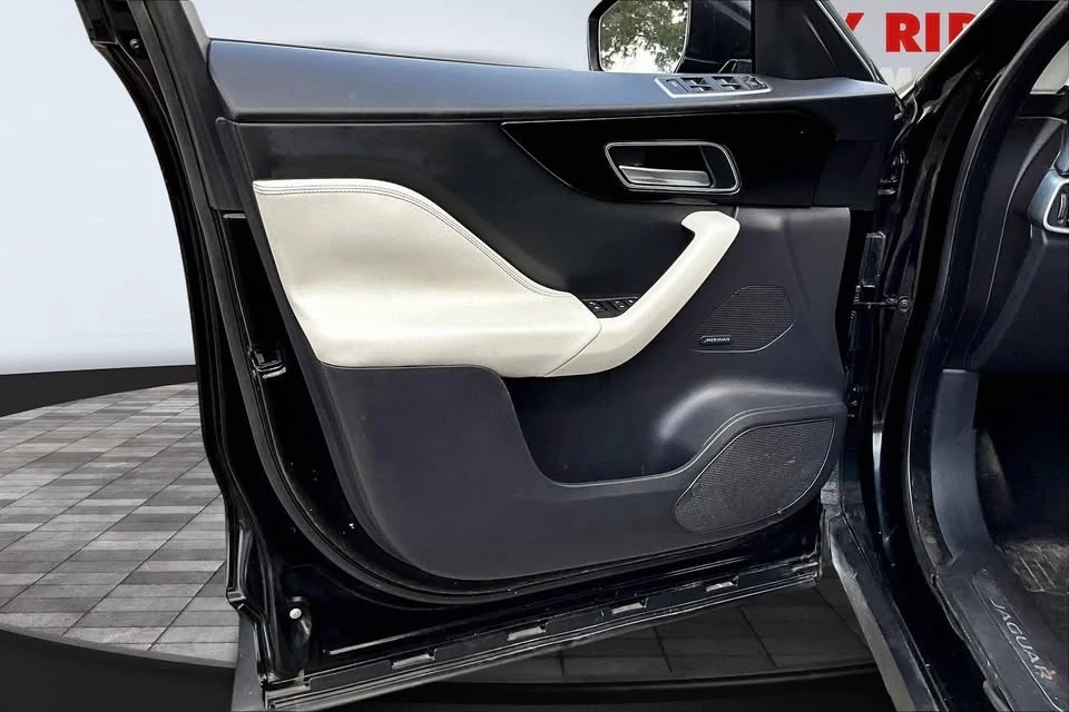 2017 Jaguar F-Pace - Image 18 of 20