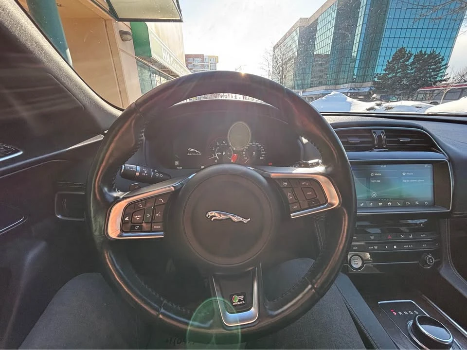 2017 Jaguar F-Pace - Image 14 of 20