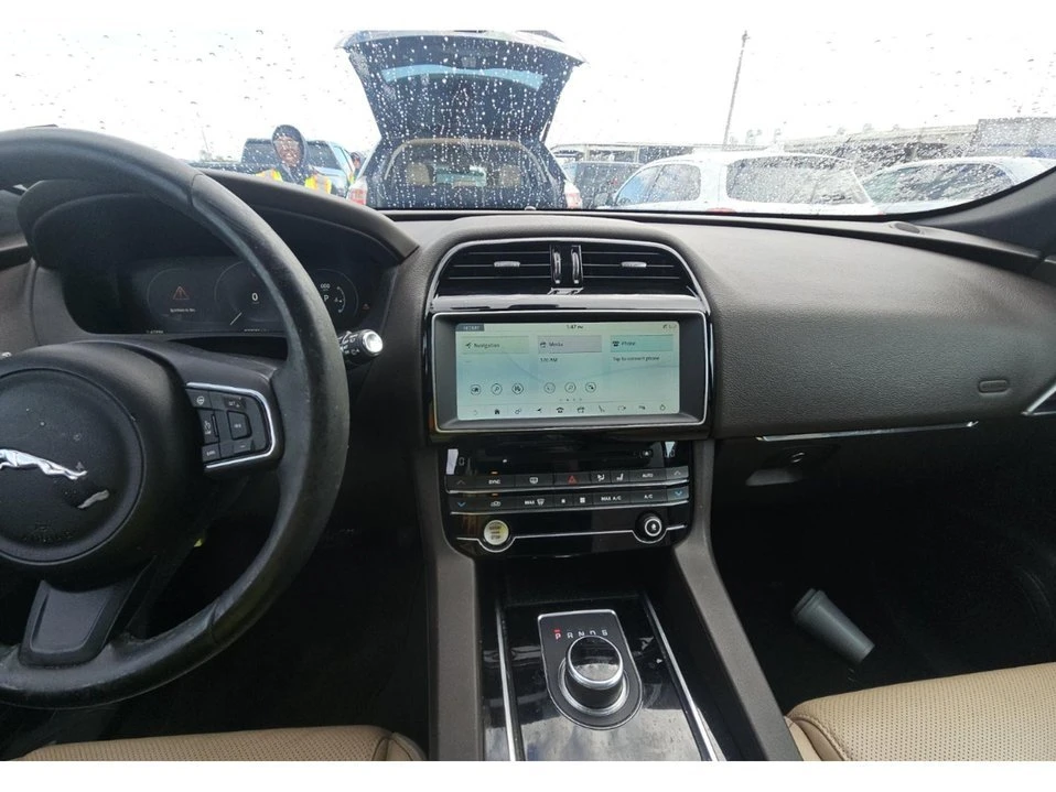 2017 Jaguar F-Pace - Image 14 of 19