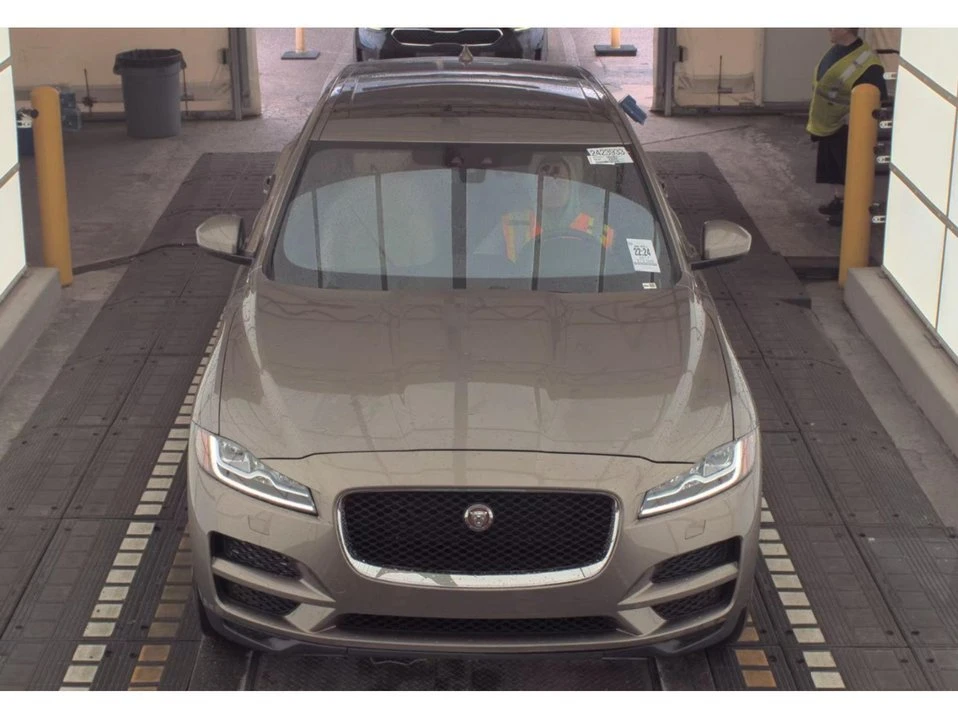 2017 Jaguar F-Pace - Image 2 of 19