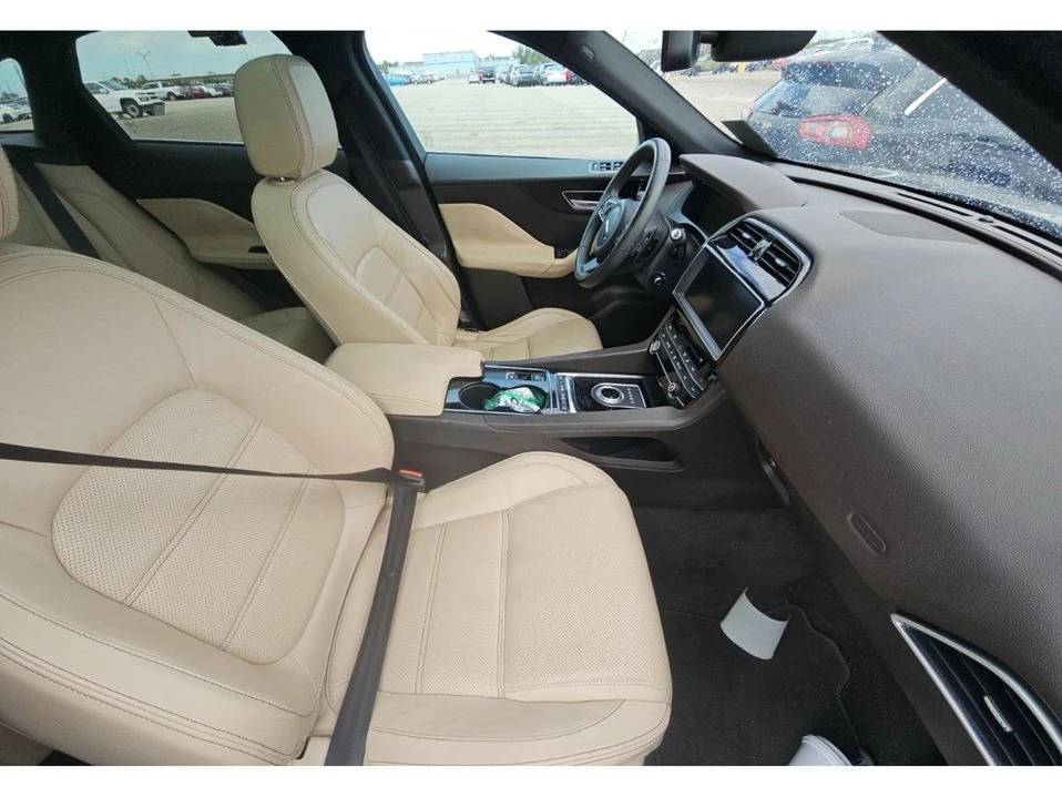 2017 Jaguar F-Pace - Image 11 of 19