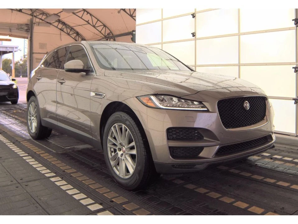 2017 Jaguar F-Pace - Image 4 of 19