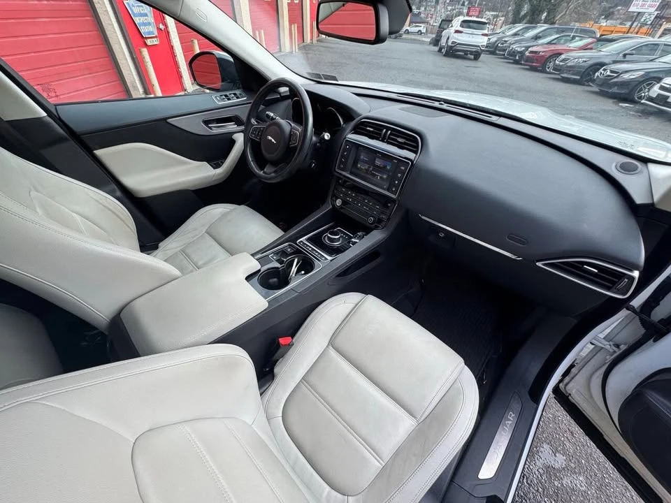 2017 Jaguar F-Pace - Image 11 of 20
