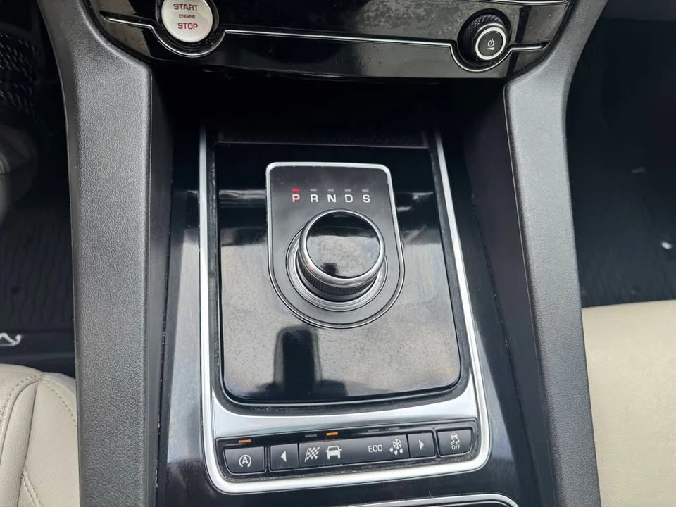 2017 Jaguar F-Pace - Image 15 of 20