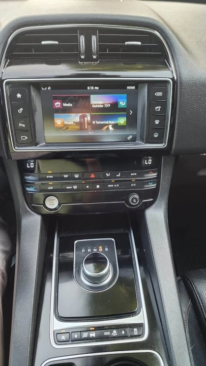 2017 Jaguar F-Pace - Image 15 of 18